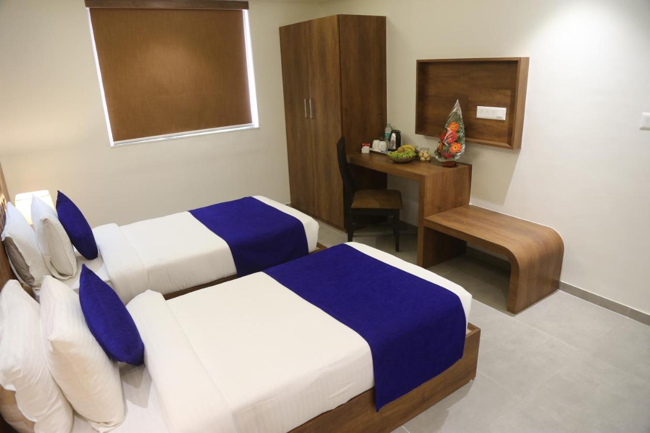 Hotel Nova Pride Rajkot Exterior photo