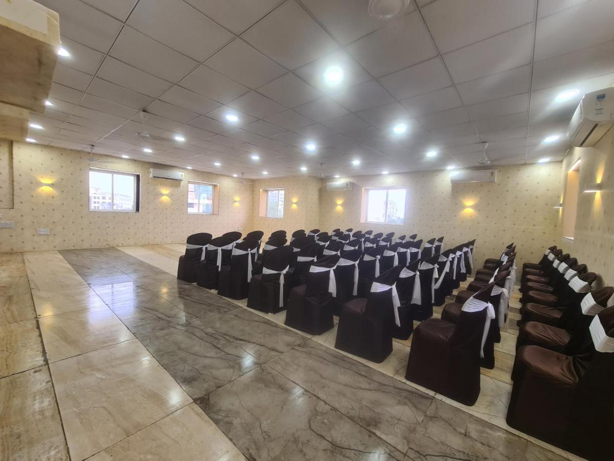 Hotel Nova Pride Rajkot Exterior photo