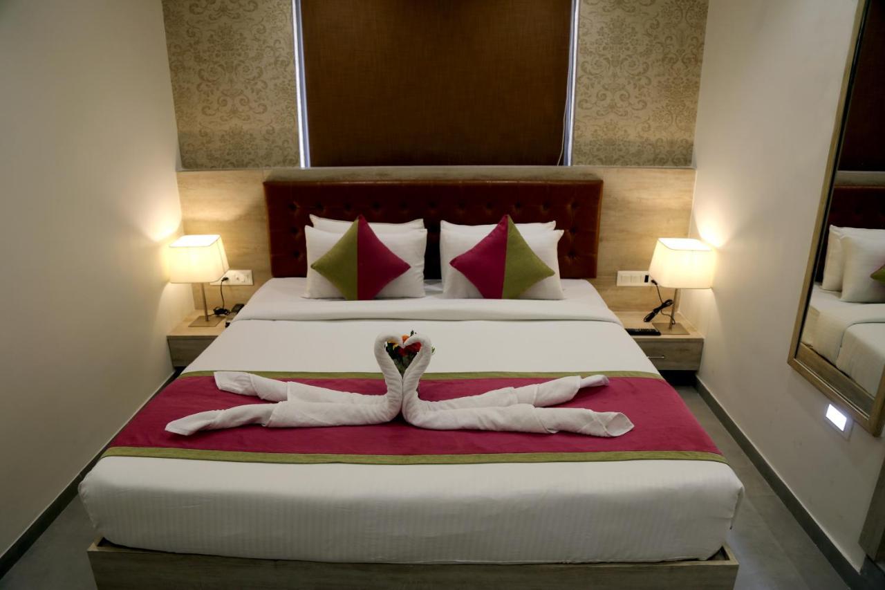 Hotel Nova Pride Rajkot Exterior photo