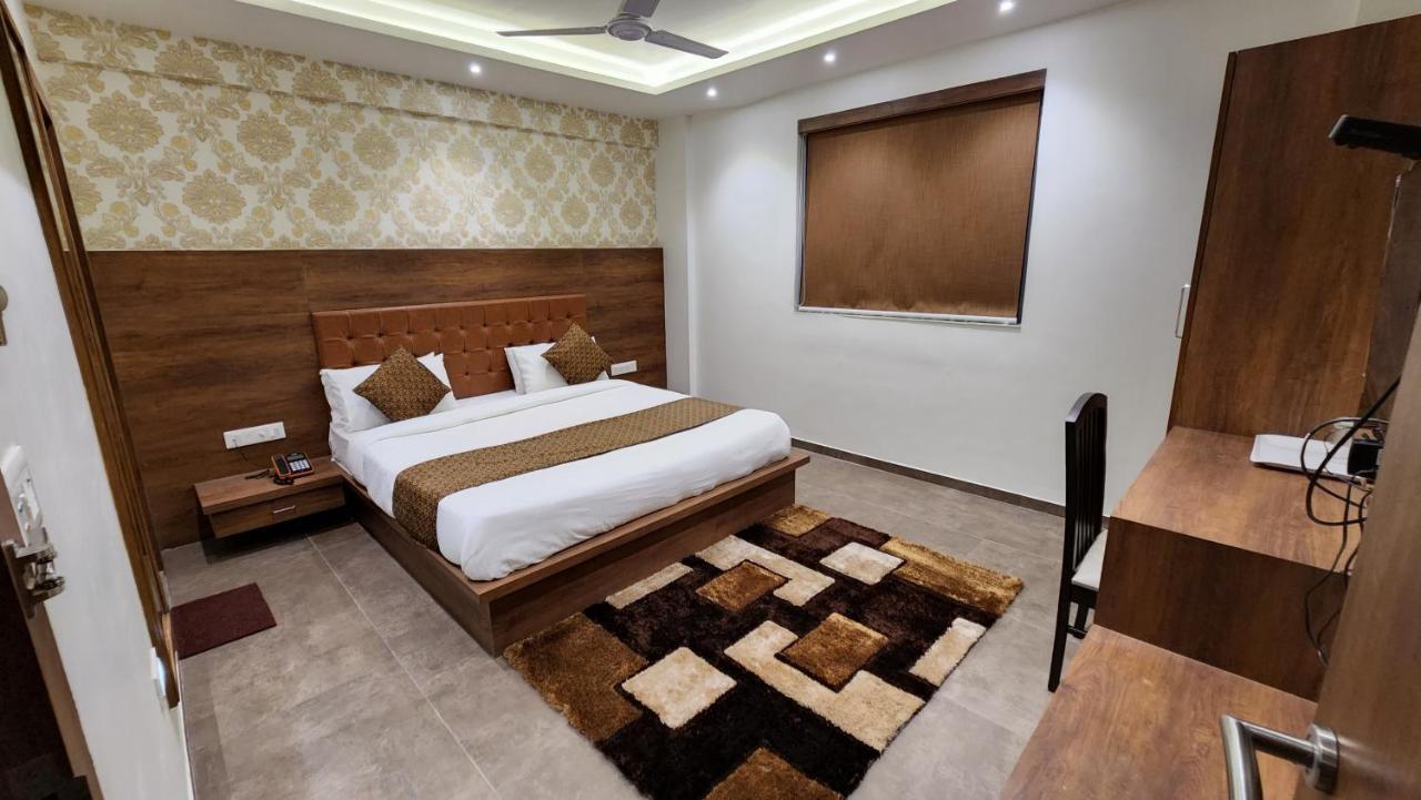 Hotel Nova Pride Rajkot Exterior photo