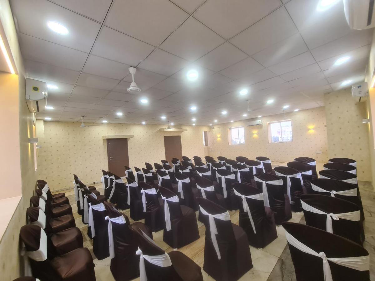 Hotel Nova Pride Rajkot Exterior photo