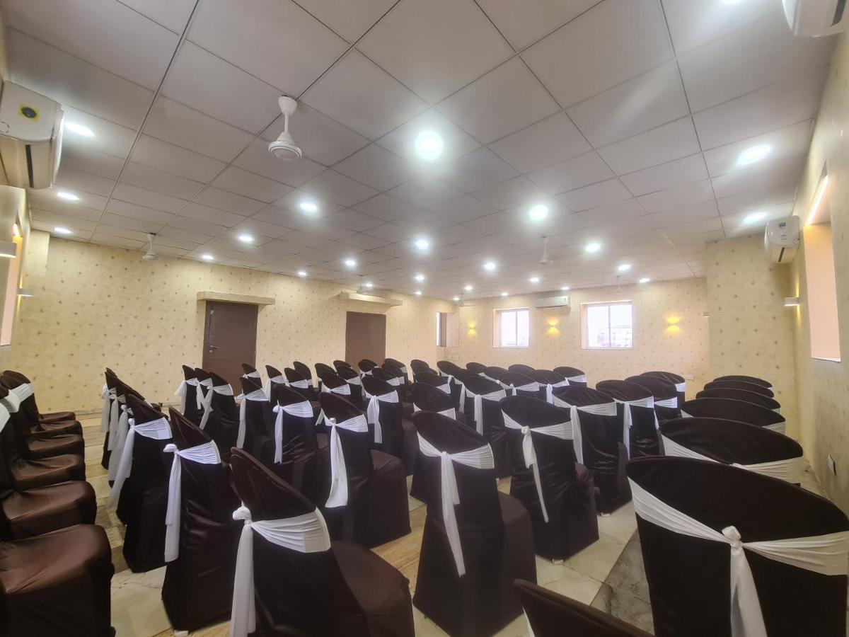 Hotel Nova Pride Rajkot Exterior photo