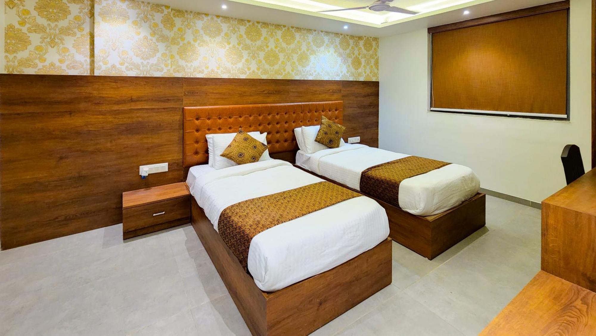 Hotel Nova Pride Rajkot Exterior photo