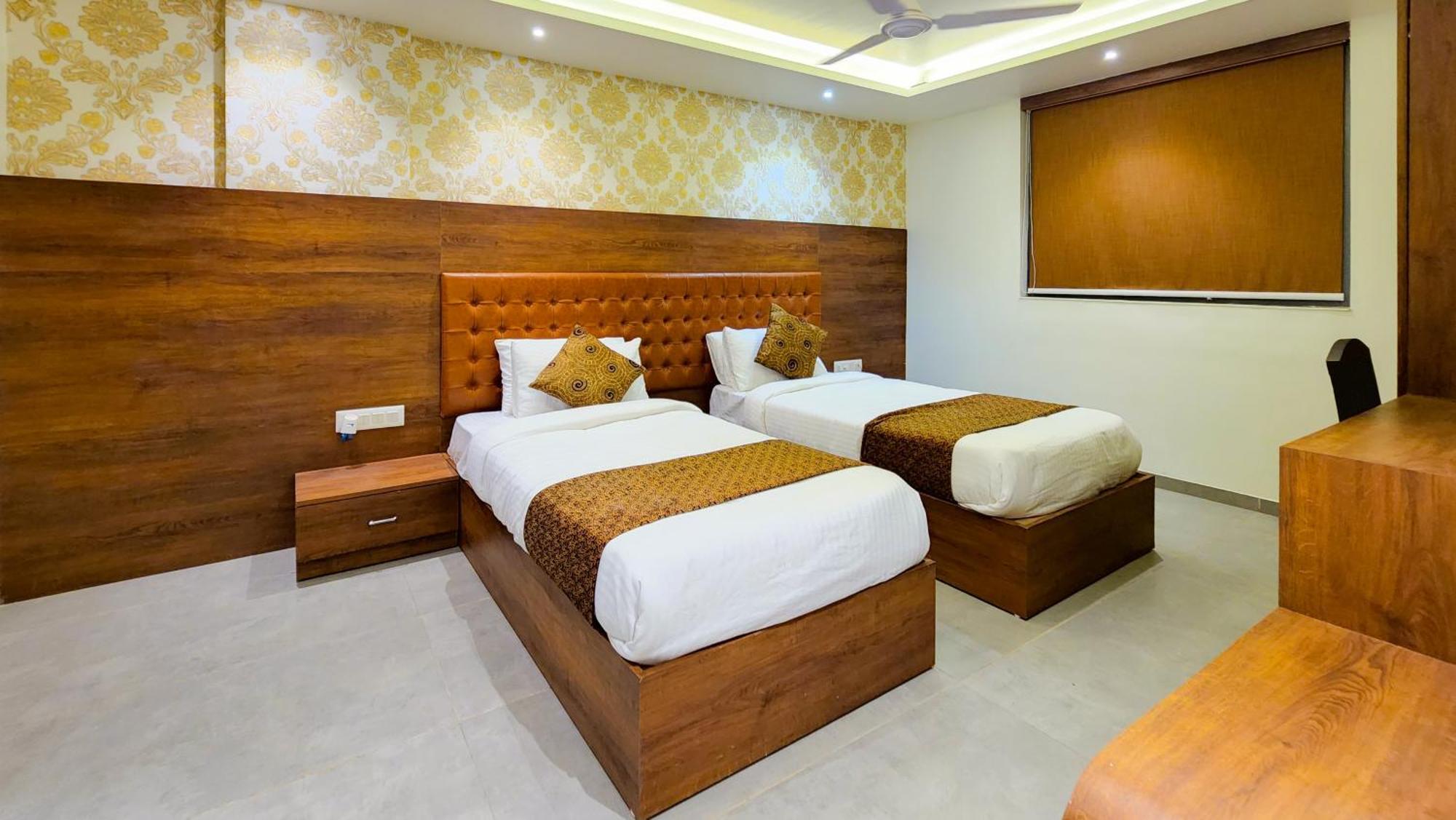 Hotel Nova Pride Rajkot Exterior photo