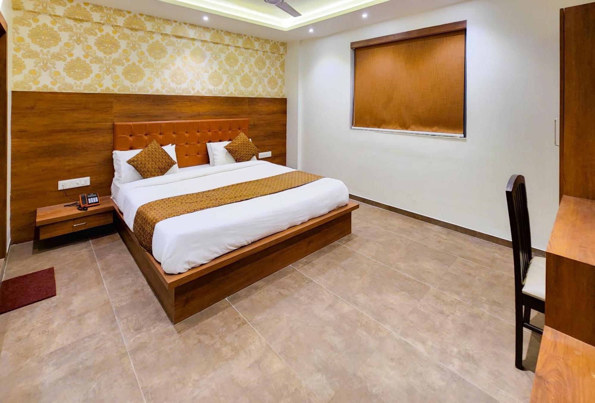 Hotel Nova Pride Rajkot Exterior photo