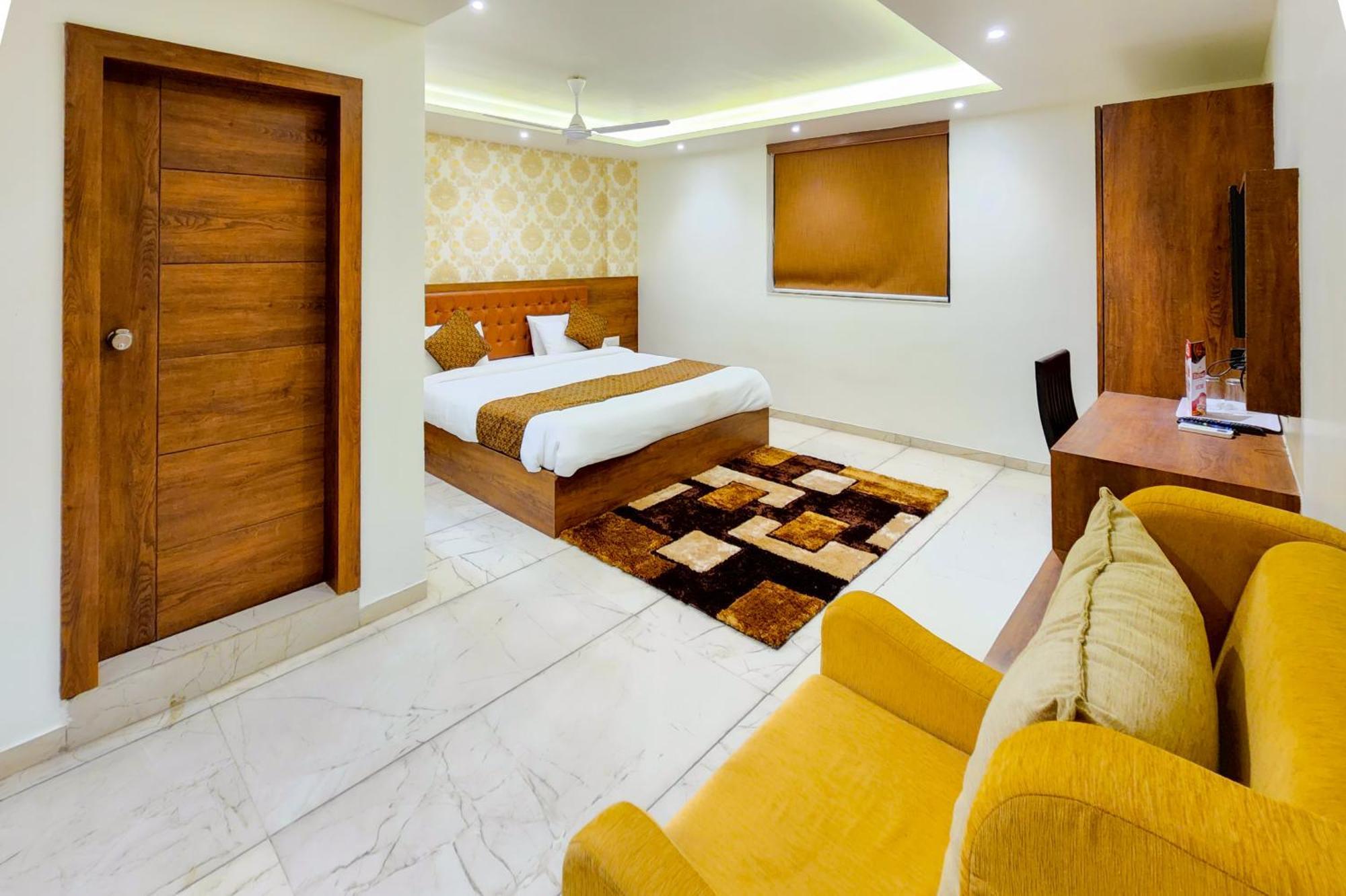 Hotel Nova Pride Rajkot Exterior photo