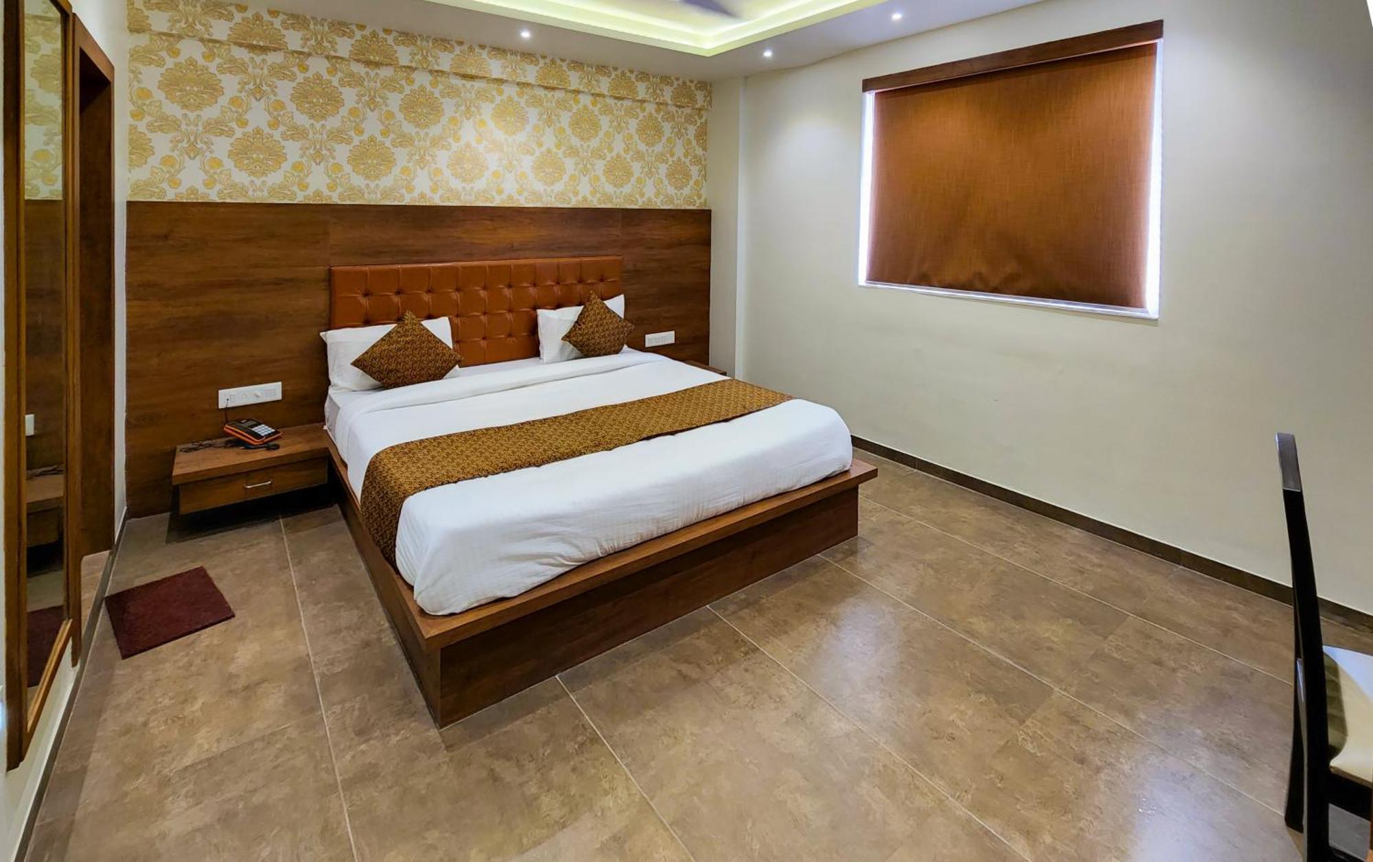 Hotel Nova Pride Rajkot Exterior photo