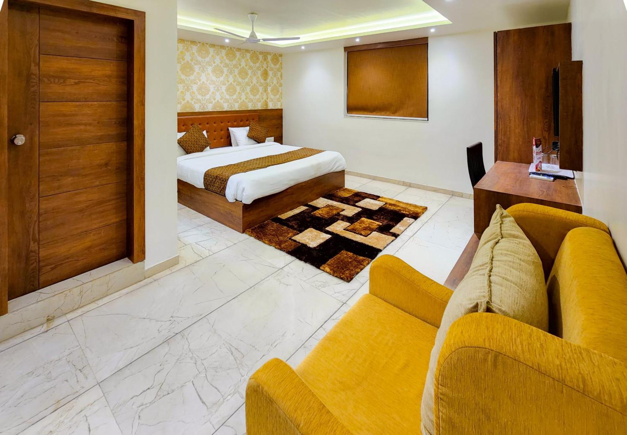 Hotel Nova Pride Rajkot Exterior photo